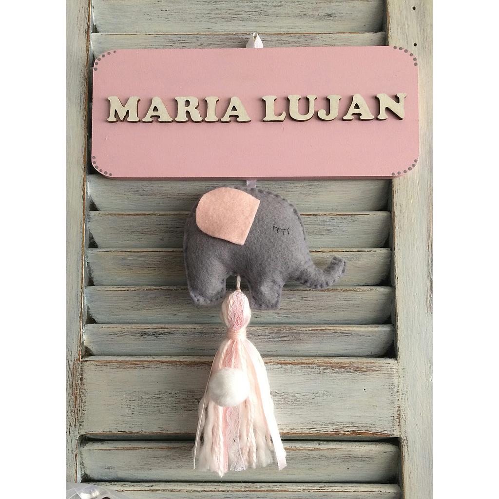 Maria Lujan en rosa, blanco y gris