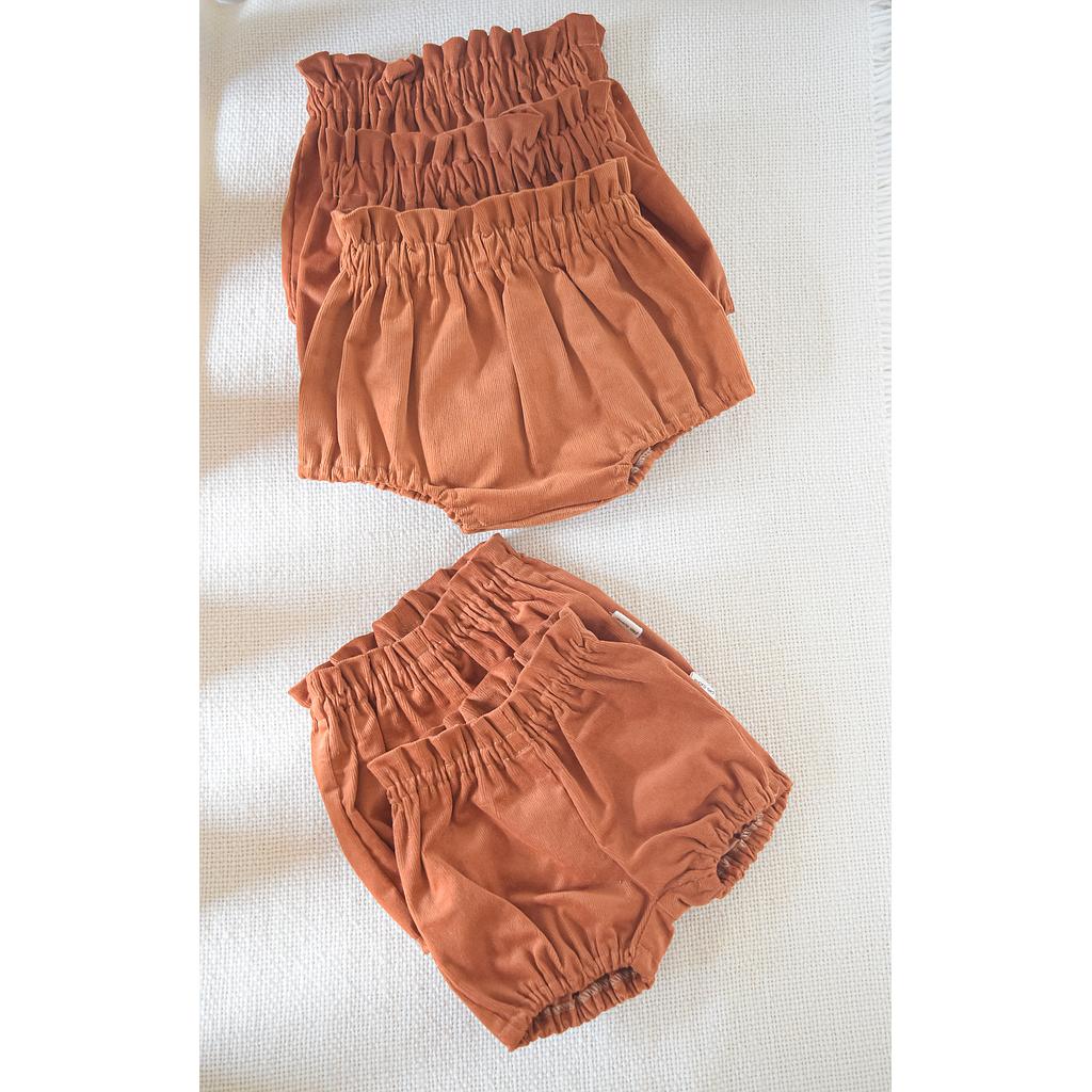 Bombachos en pana lisa color caramelo. Talles 0 a 3 meses