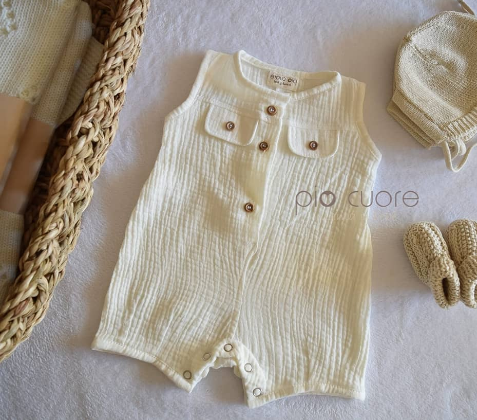 Vestido en plumettie blanco. Tallen12 a 18 meses