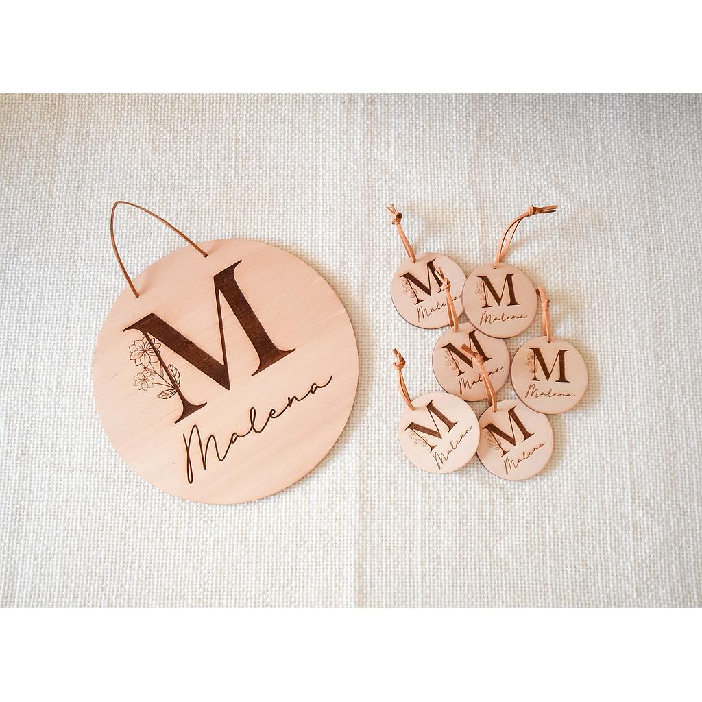 Cartel diseño MALENA con inicial y nombre grabado 
