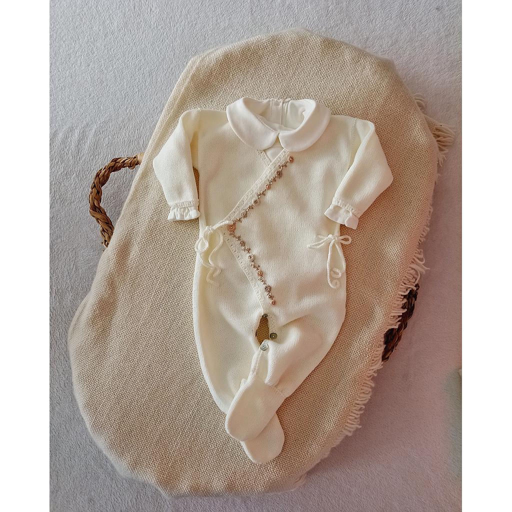 Entero ALBA en marfil con bordados lateral en tonos rosa y arena