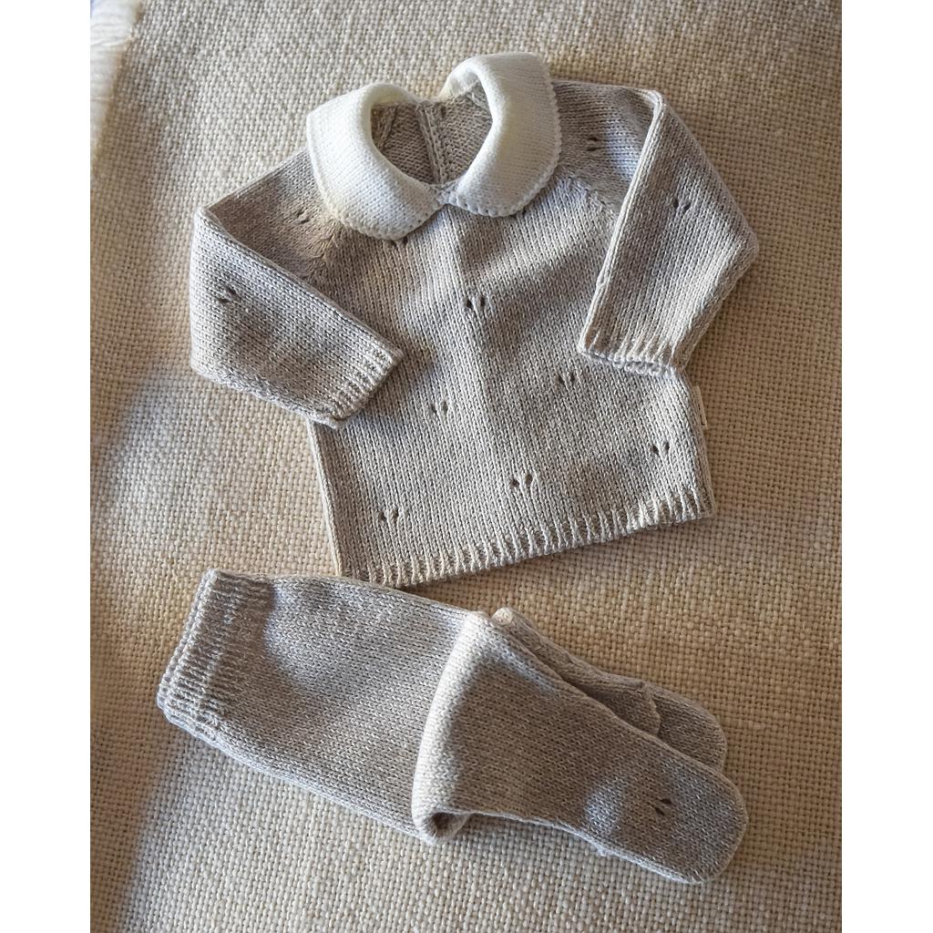 Conjunto BARI en dralon, color Avena con cuello blanco. Talle RN