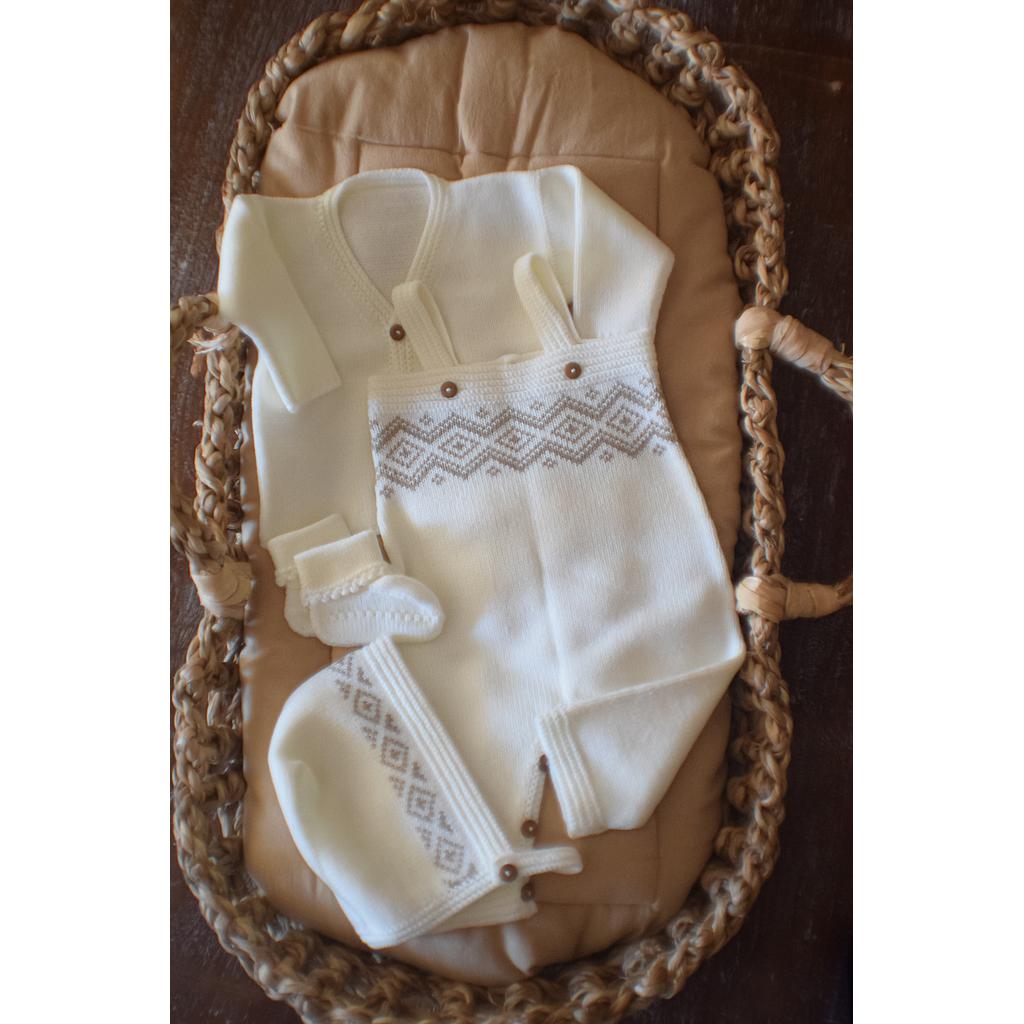 Set MALI. Consta de 4 piezas. En colores marfil y visón. Talle 0 a 3 meses